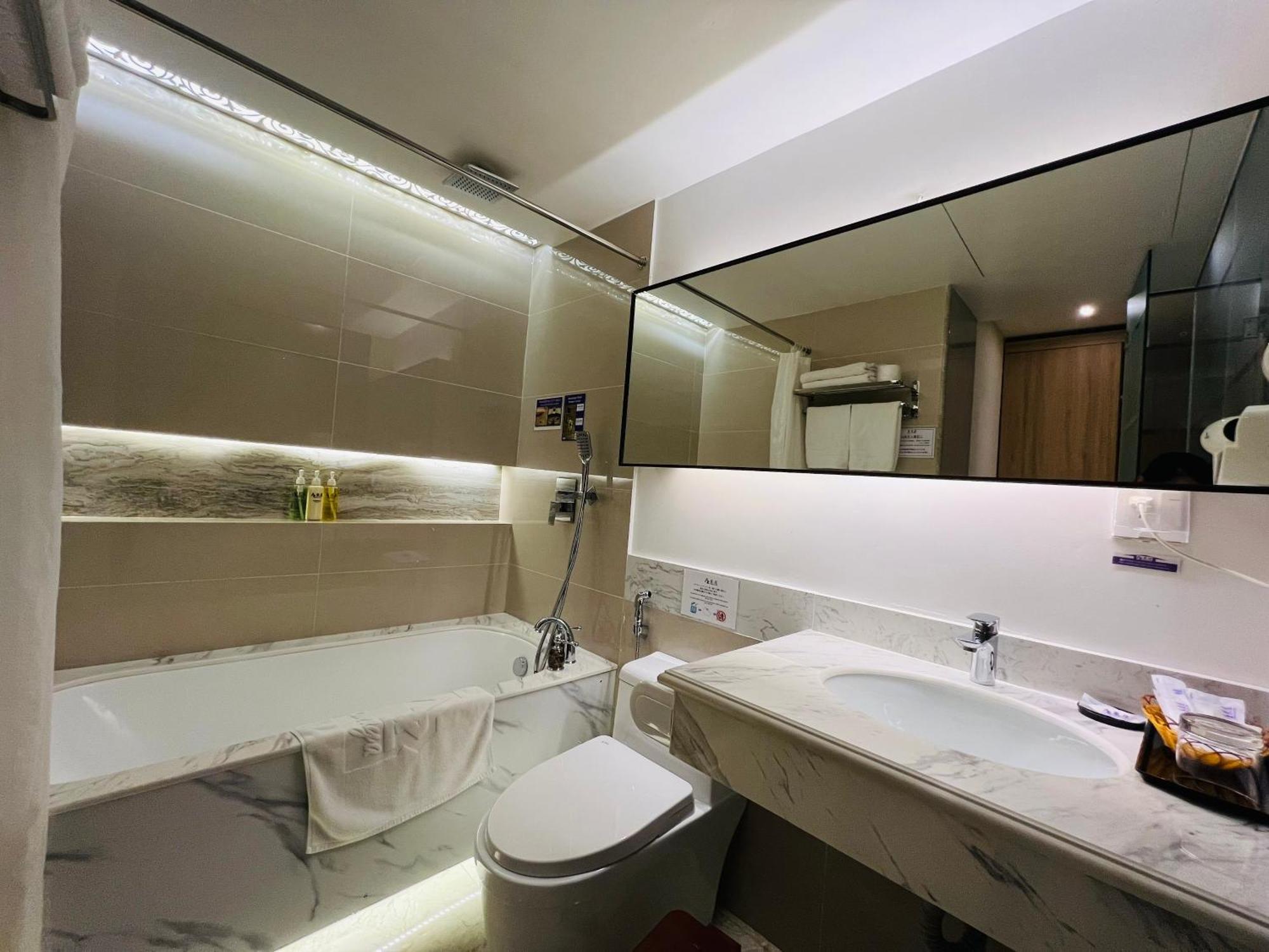 Azumaya Hotel Hai Phong Buitenkant foto