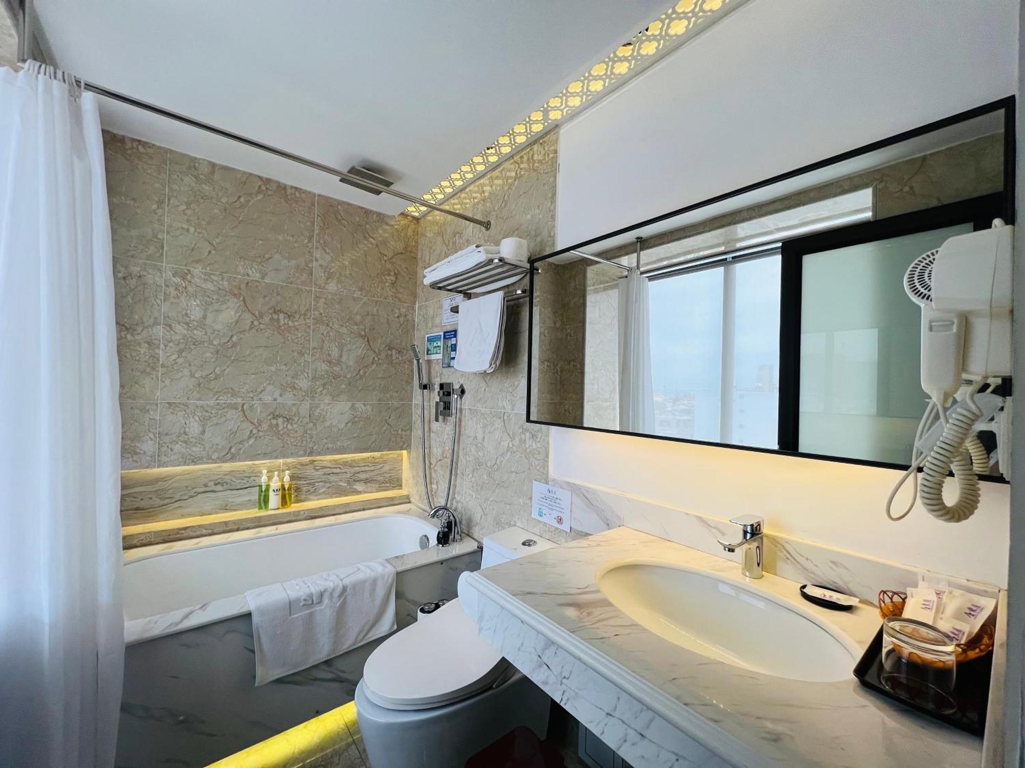 Azumaya Hotel Hai Phong Buitenkant foto