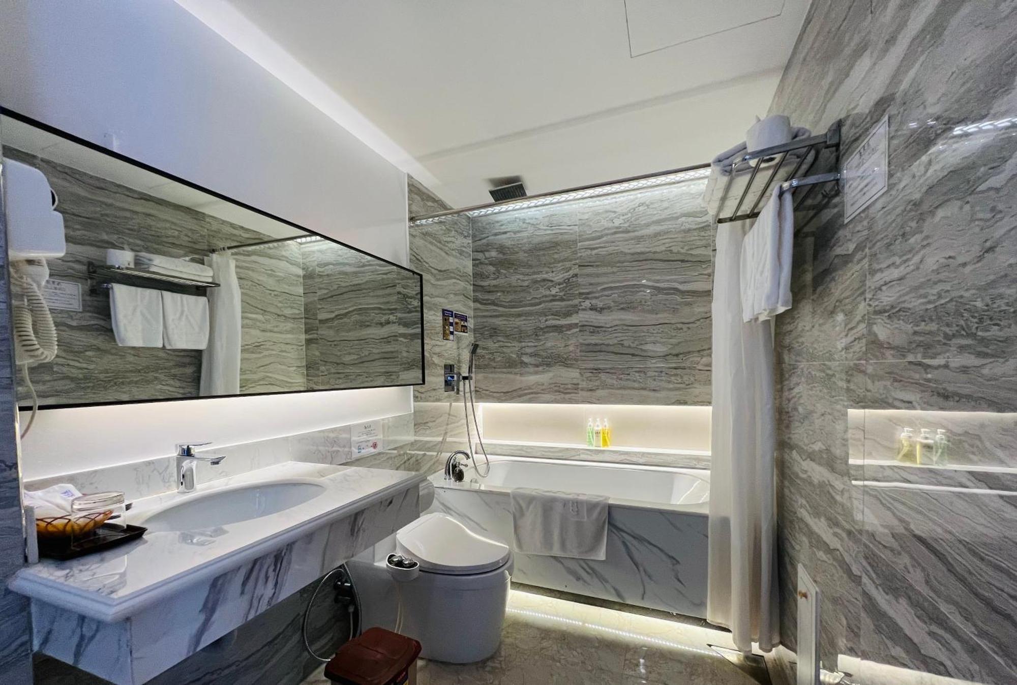 Azumaya Hotel Hai Phong Buitenkant foto