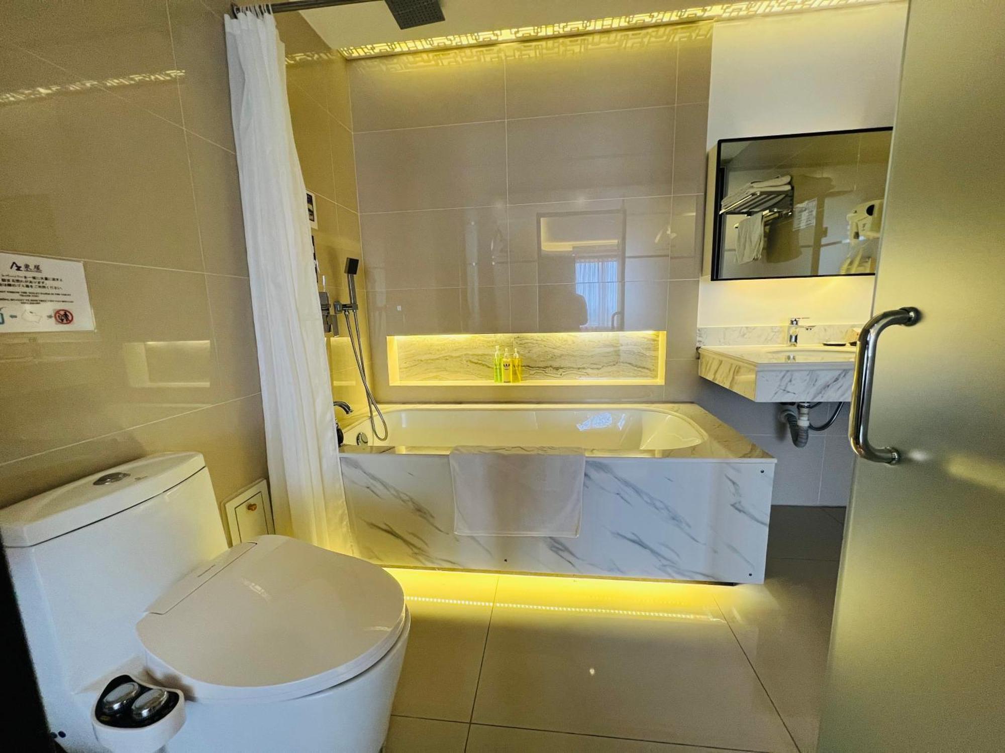 Azumaya Hotel Hai Phong Buitenkant foto