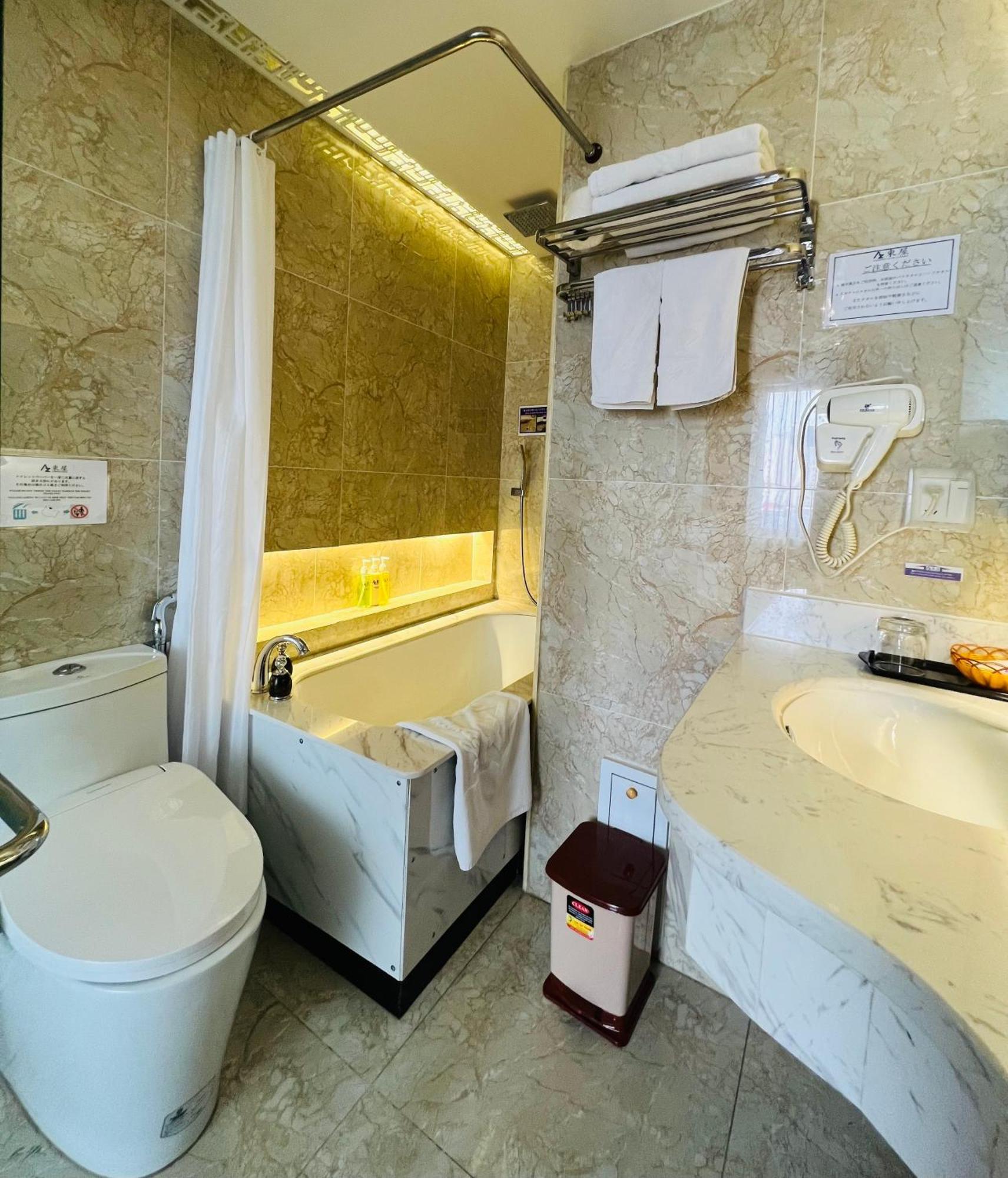 Azumaya Hotel Hai Phong Buitenkant foto